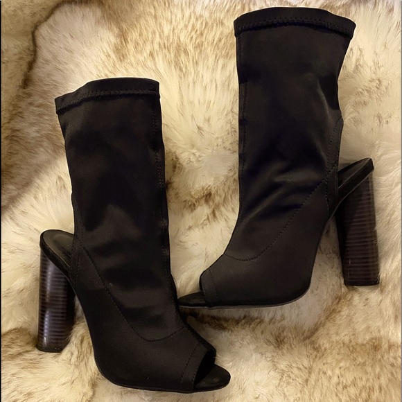 Stretch booties design,peep toes , high heels .. - Picture 2 of 9